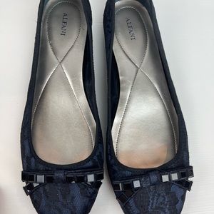 Alfani lace flats with color blue with black lace., size 11.
